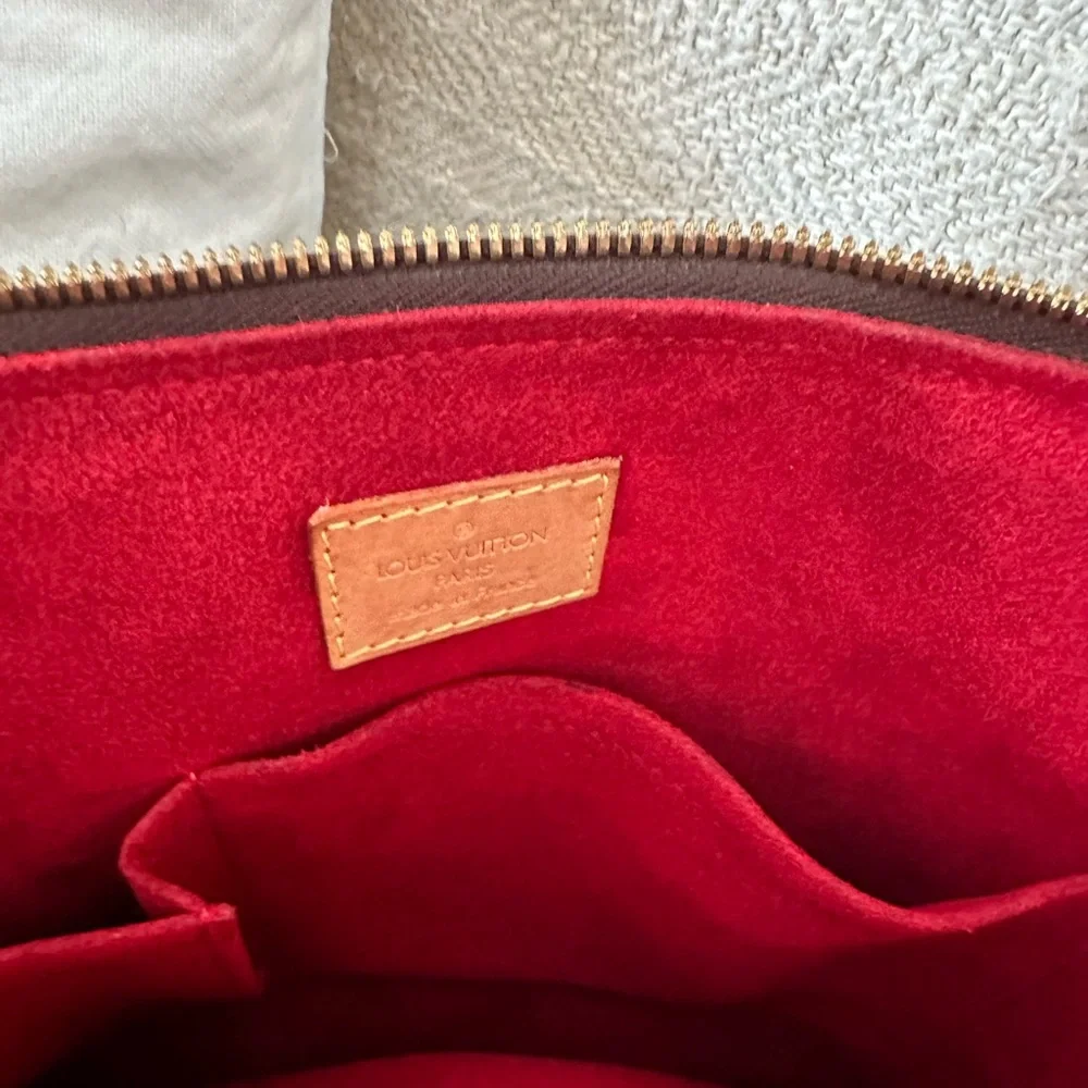 Authentic Louis Vuitton Handbag with red velvet lining. - Picture 3 of 6